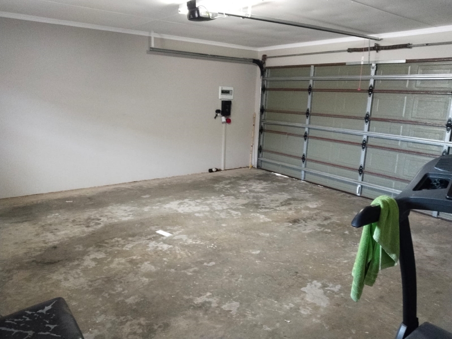 To Let 3 Bedroom Property for Rent in Hillside Free State